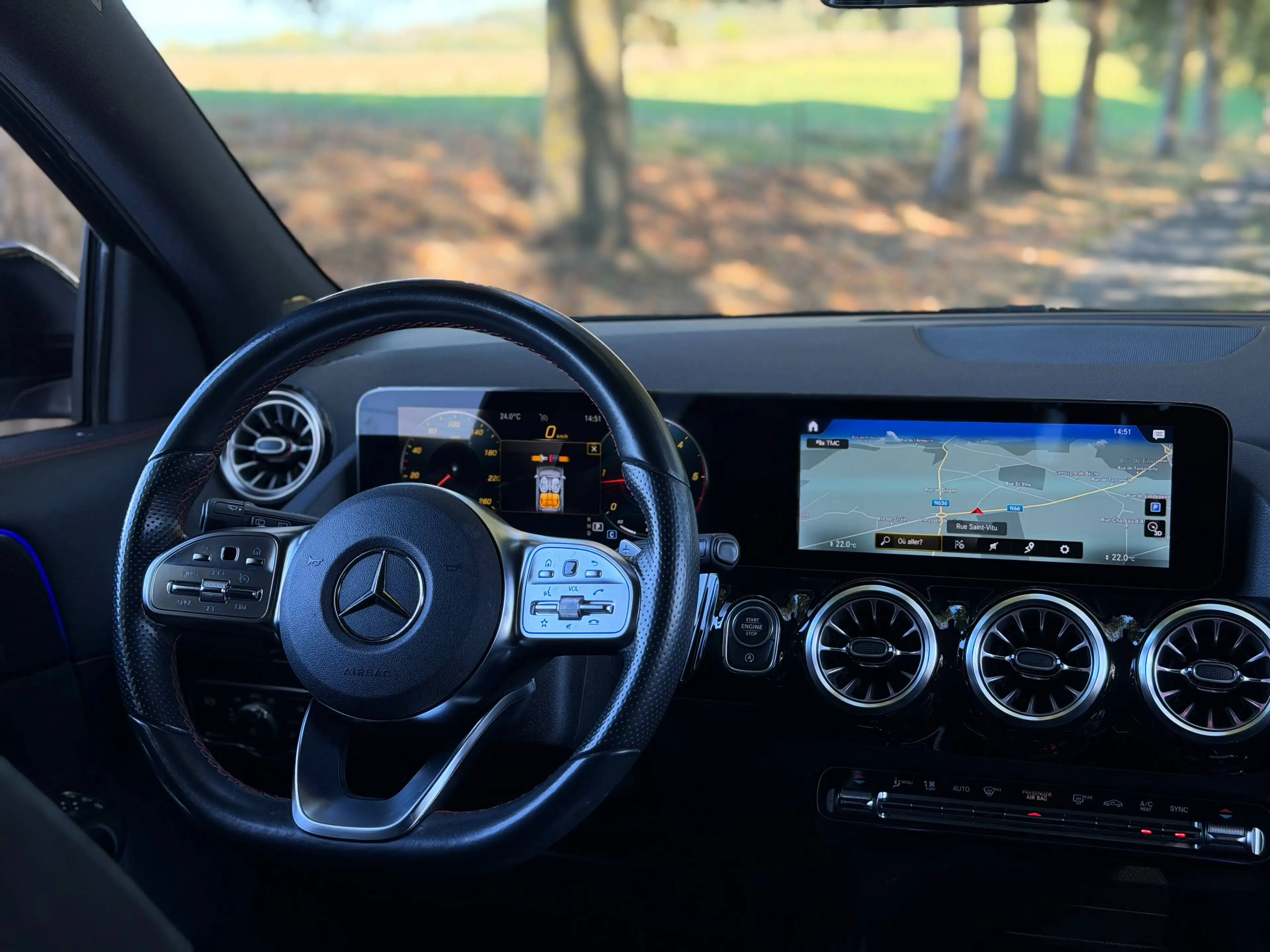 Mercedes-Benz GLA 180 d 116cv - Boite Auto. - Pack AMG - Caméra — photo 12