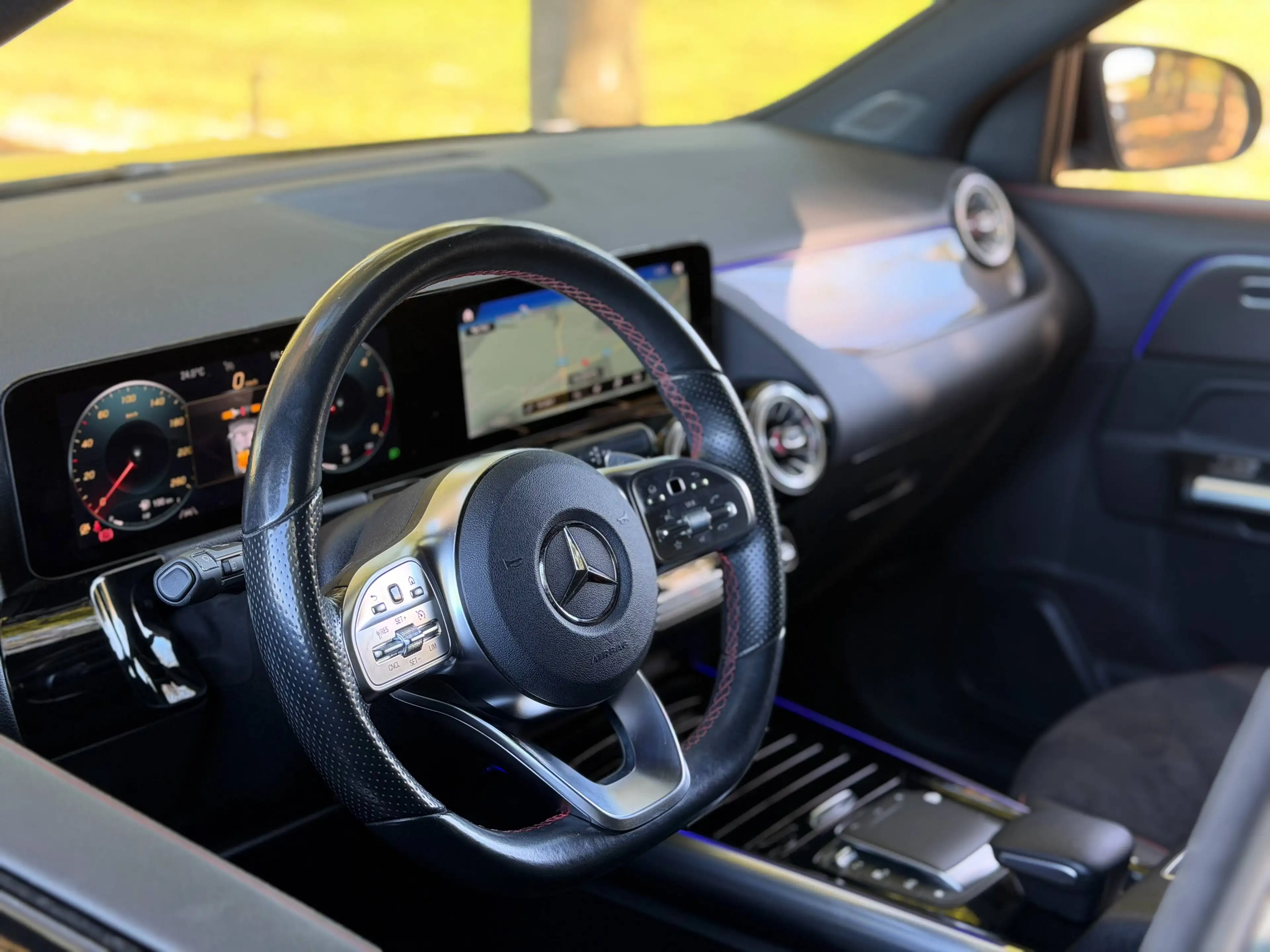 Mercedes-Benz GLA 180 d 116cv - Boite Auto. - Pack AMG - Caméra — photo 8