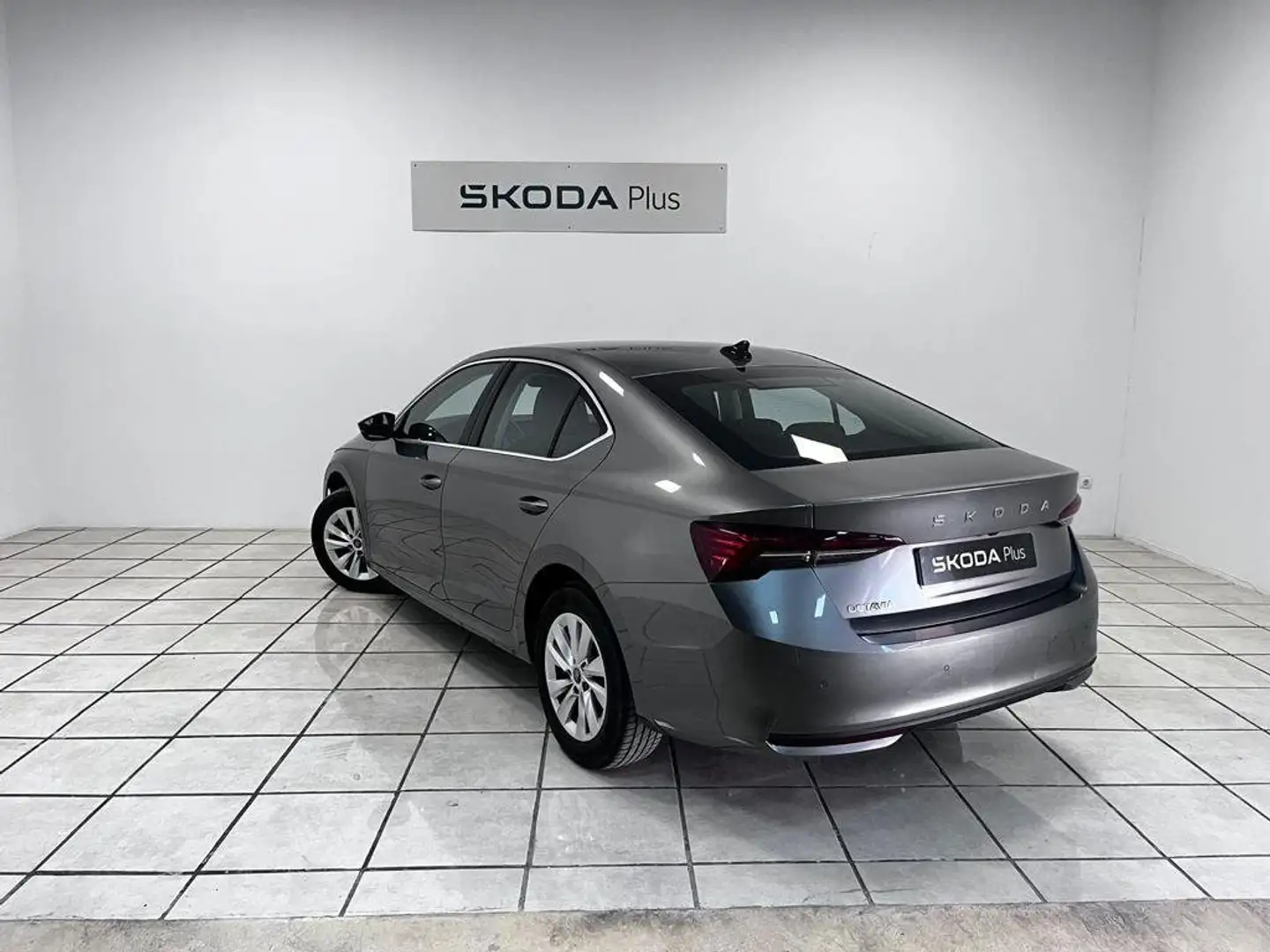 Skoda Octavia 1.5 TSI MHEV Selection DSG7 110kW Gris - 2