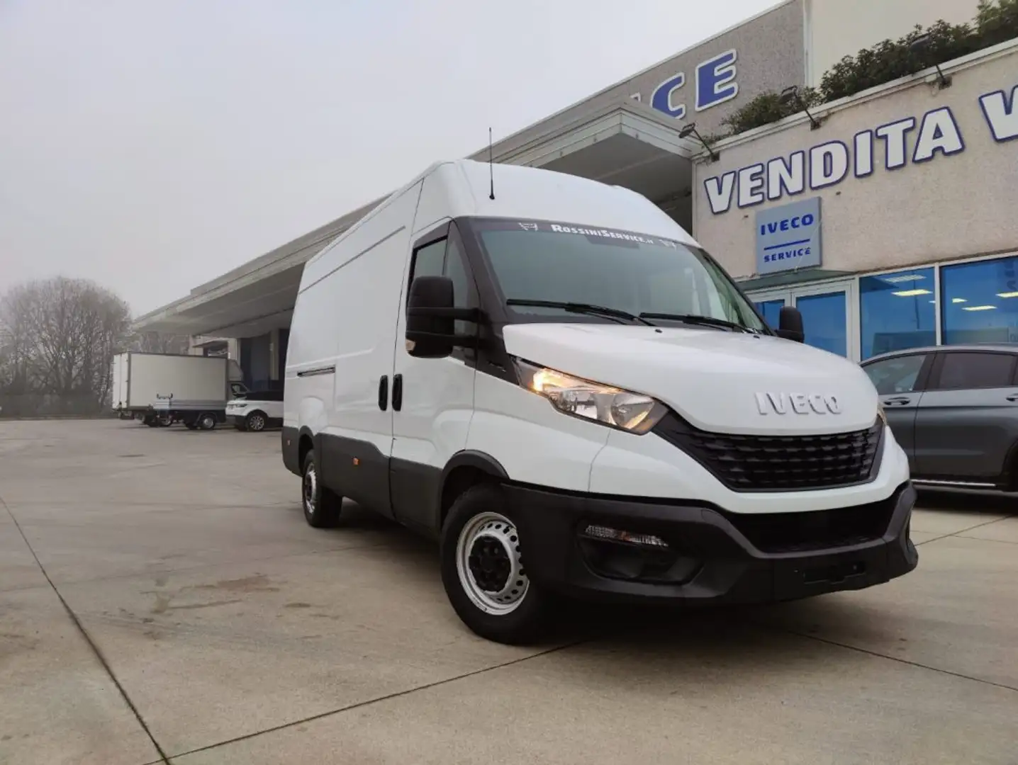 Iveco Daily DAILY 35S14 LH2 FURGONE STANDARD EURO6 PASSO MEDIO Bianco - 1