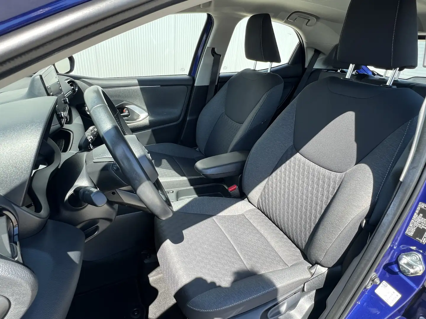 Toyota Yaris 1.5 Hybrid Active | 1e eigenaar | Apple Carplay en Bleu - 2