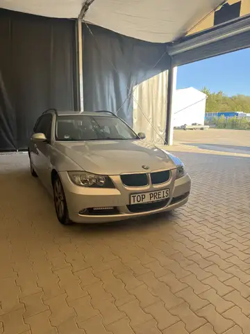 BMW 318 318 i*Klima*SHZ*Service NEU*TÜV NEU*ISOFIX*PDC Hinten