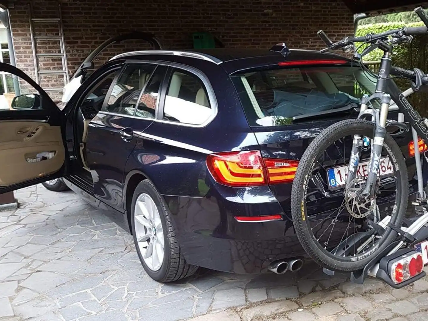 BMW 530 530d xDrive Touring Aut. Blauw - 2