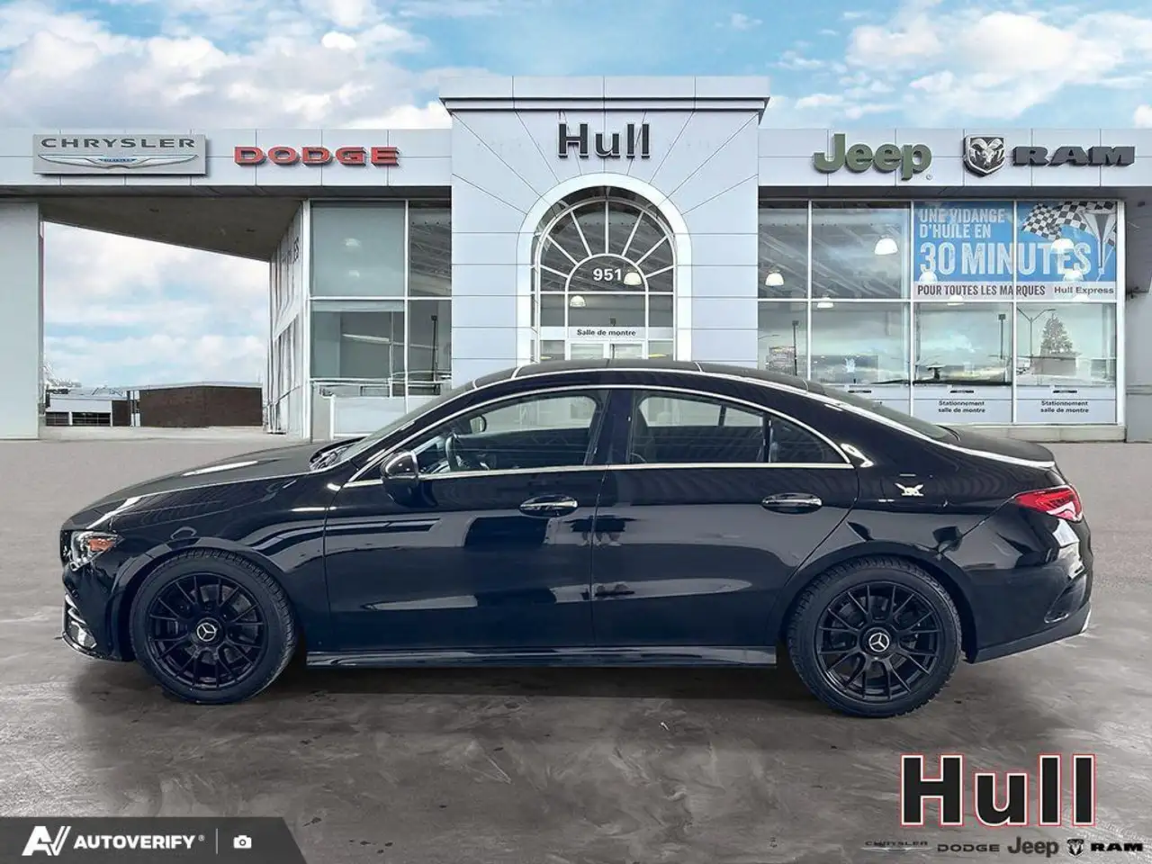 Mercedes-Benz CLA снимка Mercedes-Benz CLA