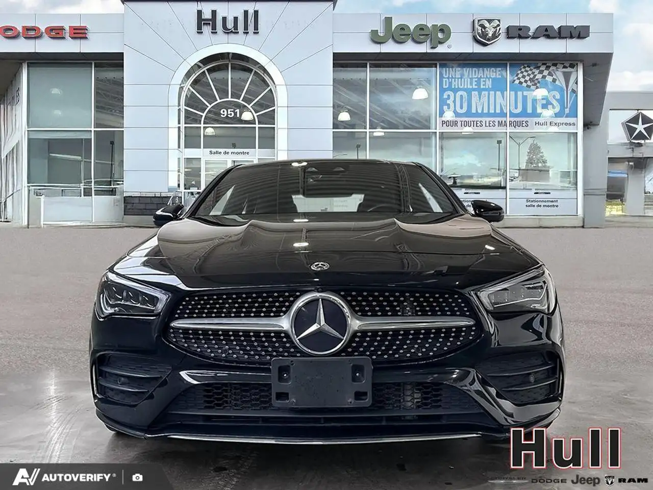 Mercedes-Benz CLA снимка Mercedes-Benz CLA