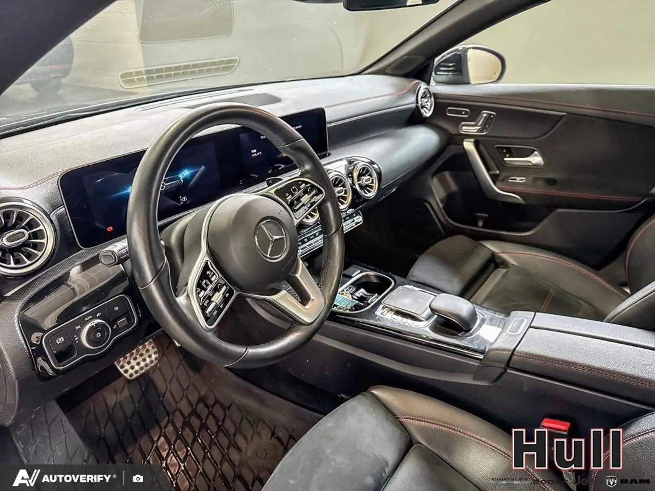 Mercedes-Benz CLA снимка Mercedes-Benz CLA