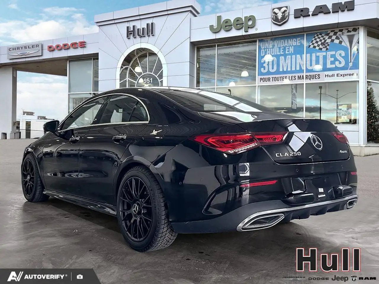 Mercedes-Benz CLA снимка Mercedes-Benz CLA
