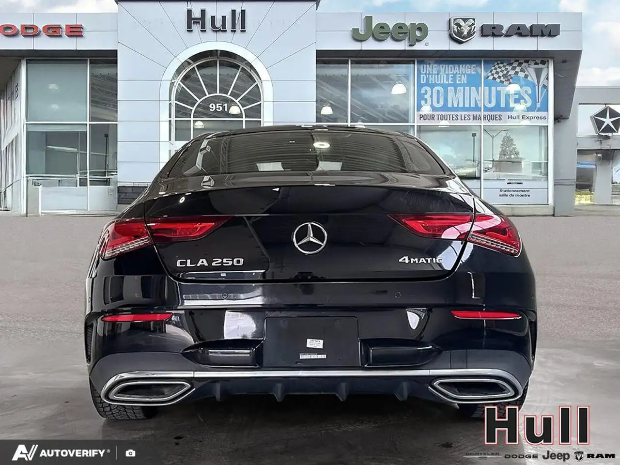 Mercedes-Benz CLA снимка Mercedes-Benz CLA