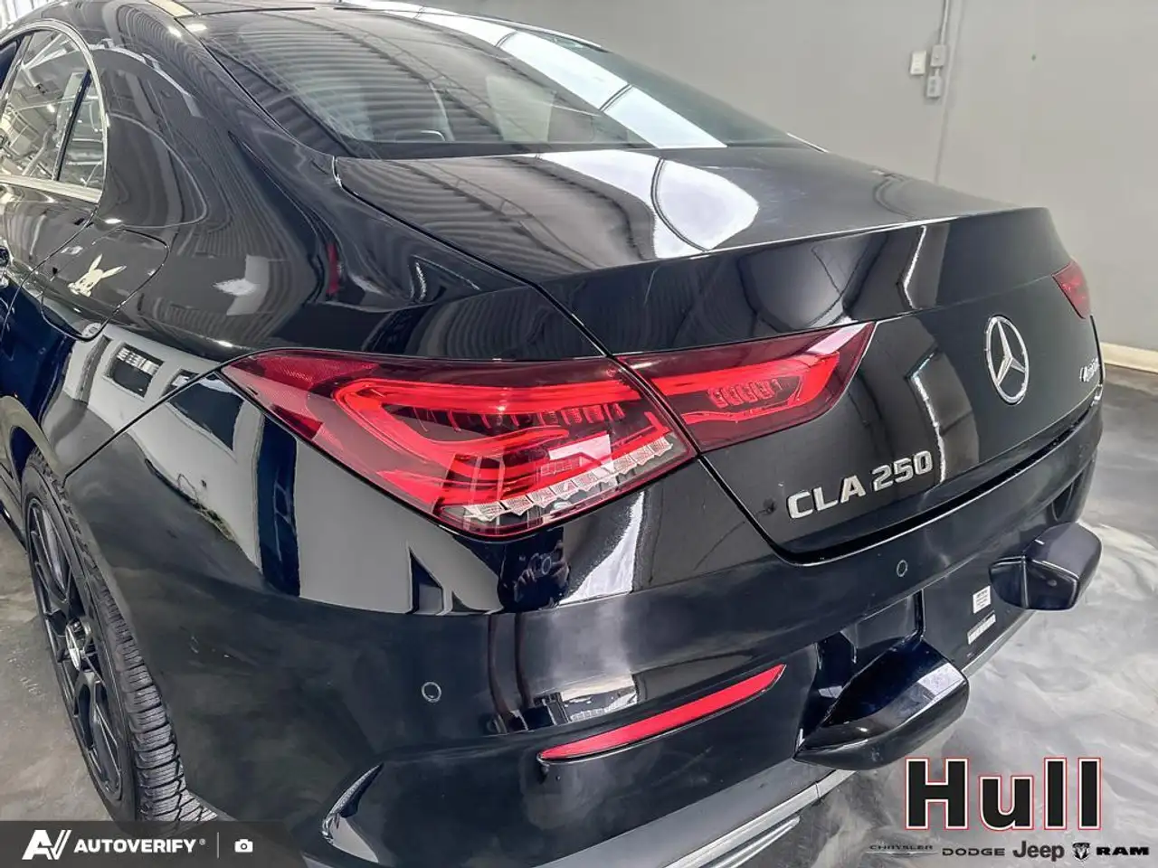 Mercedes-Benz CLA снимка Mercedes-Benz CLA