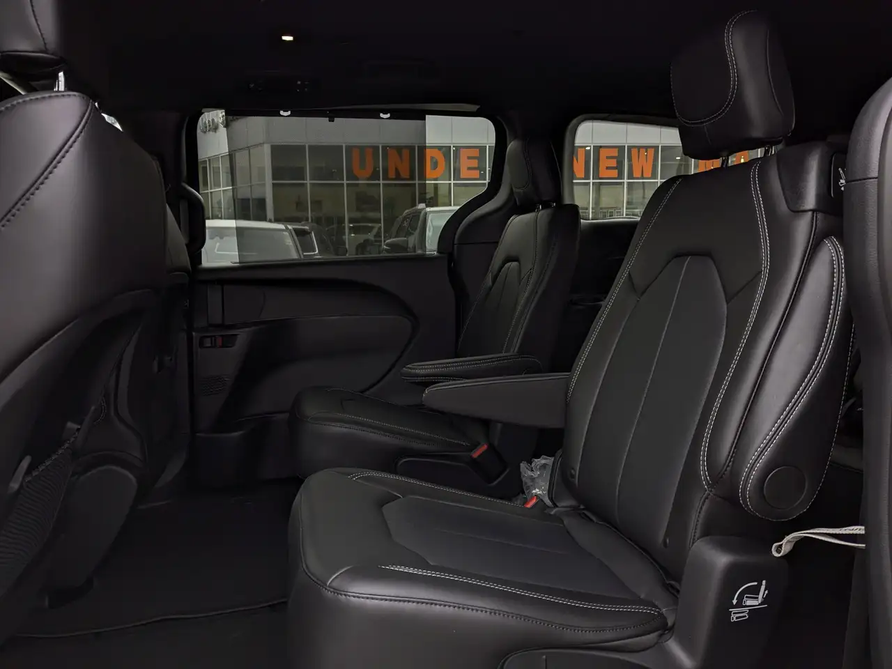 Chrysler Grand Caravan снимка Chrysler Grand Caravan