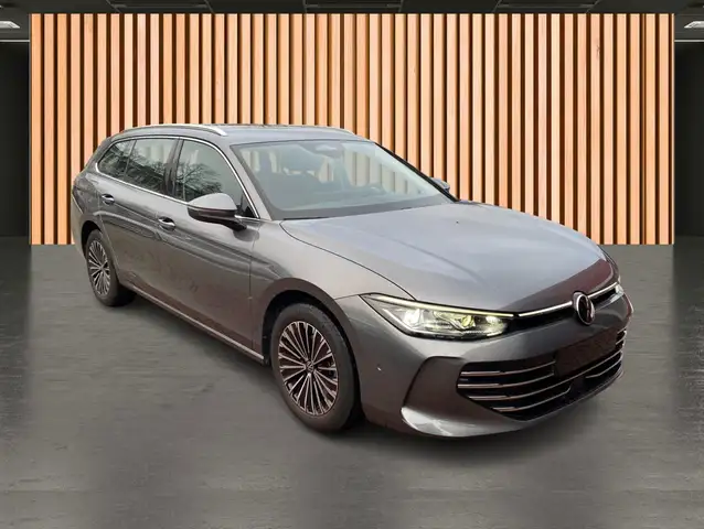 Volkswagen Passat view 5