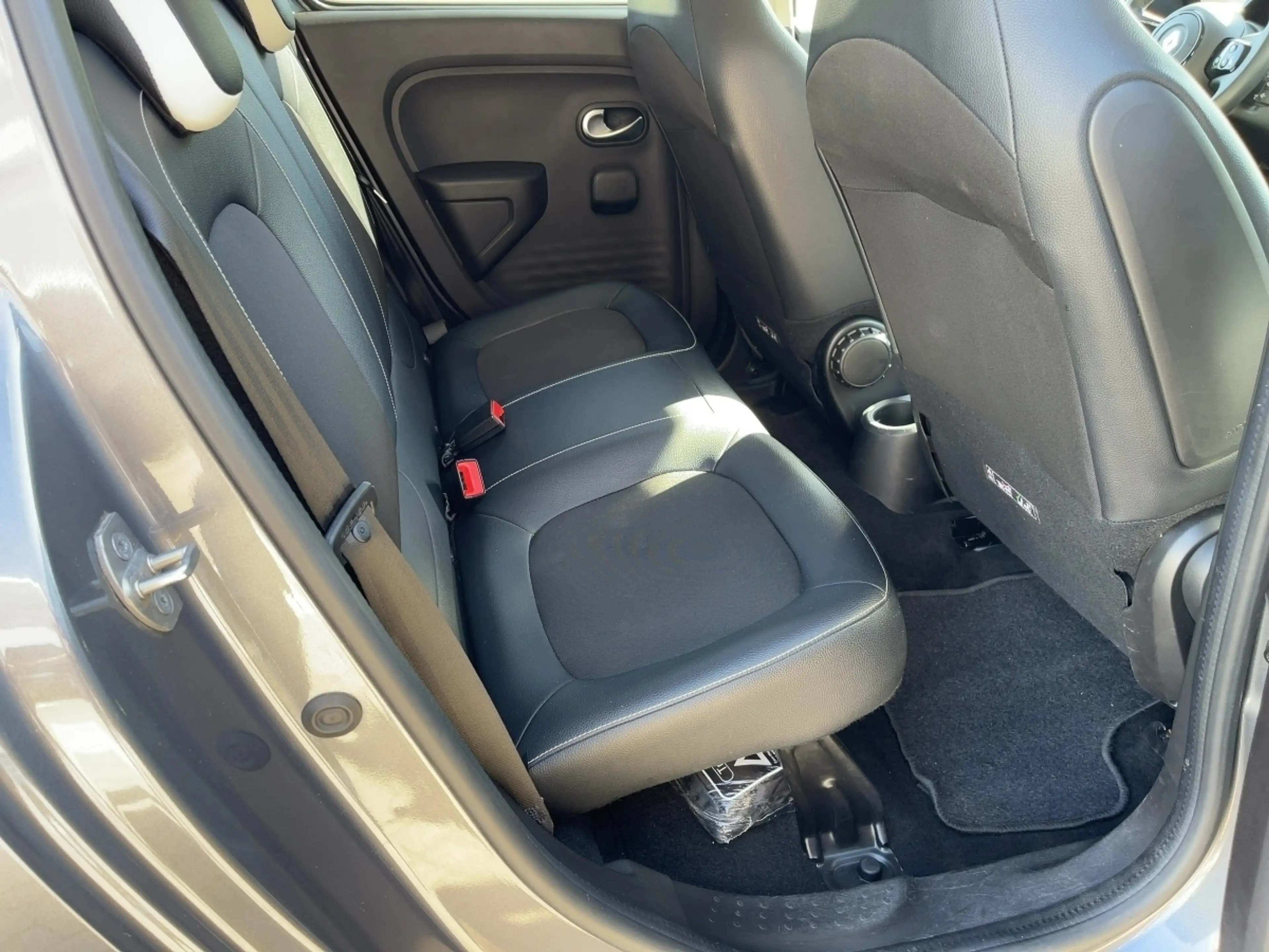 Renault Twingo Electric Urban Night — photo 12