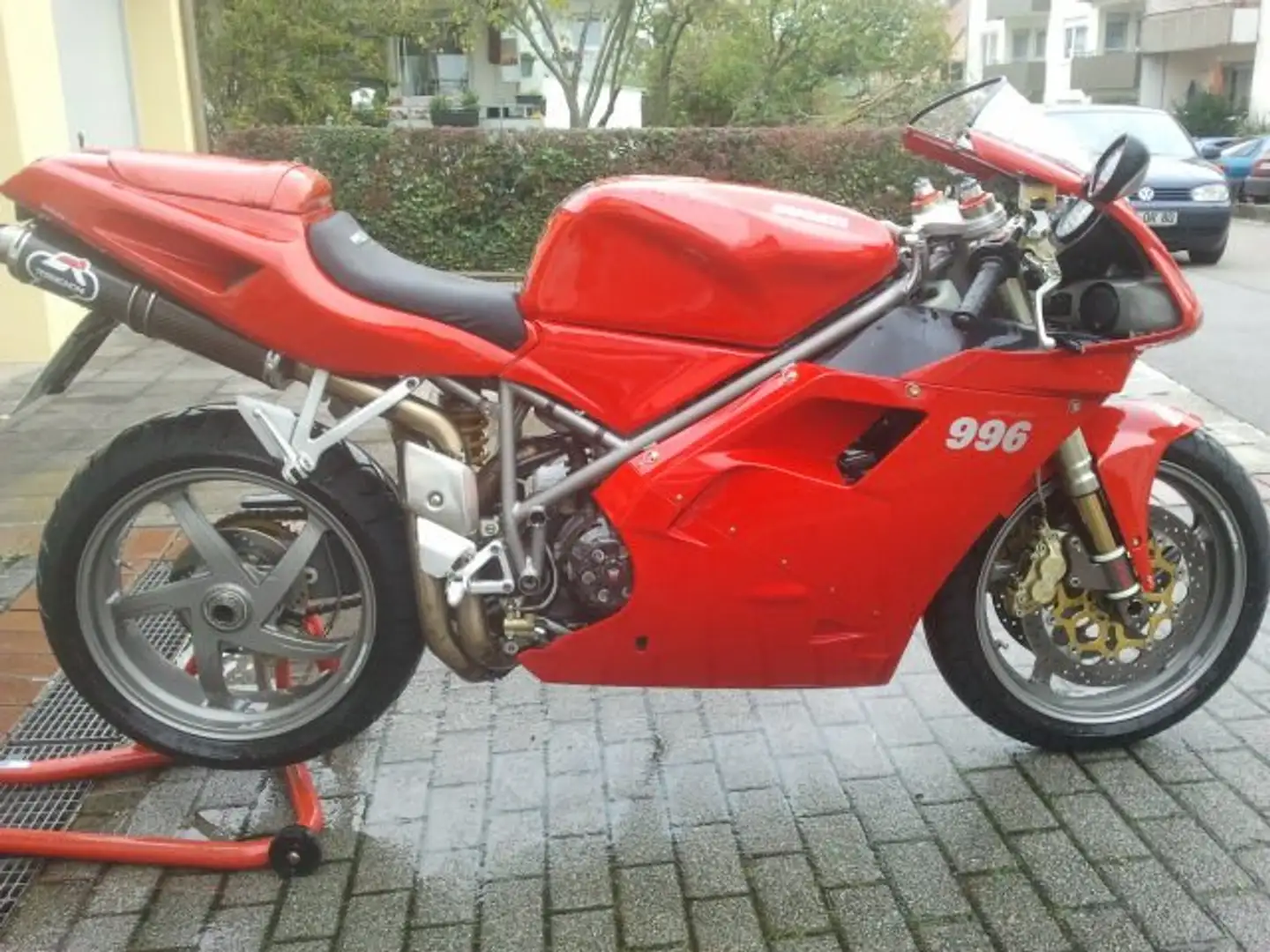 Ducati 996 Rot - 1