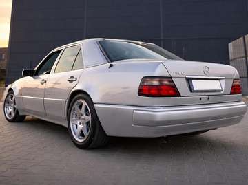 500 E