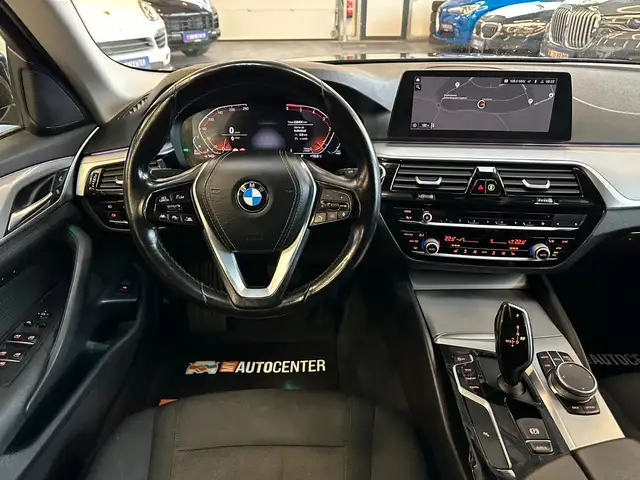 BMW 5 Series view 8