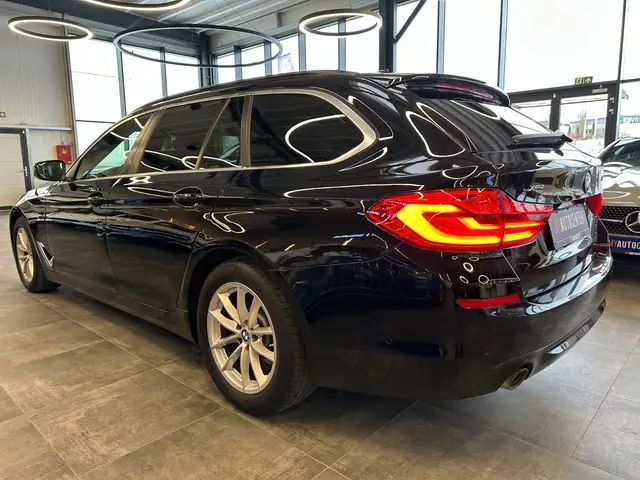 BMW 5 Series view 6