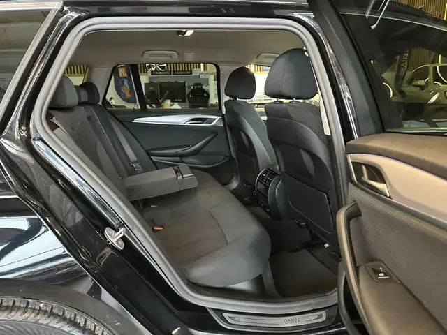 BMW 5 Series view 13