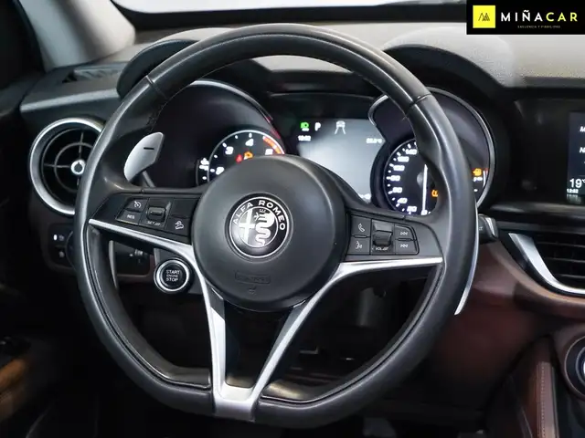 Alfa Romeo Stelvio view 15