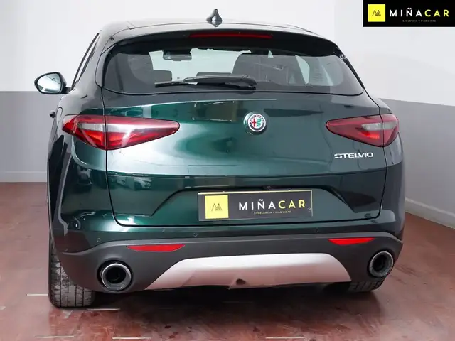 Alfa Romeo Stelvio view 3