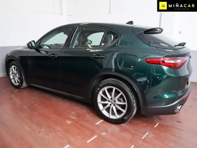 Alfa Romeo Stelvio view 4
