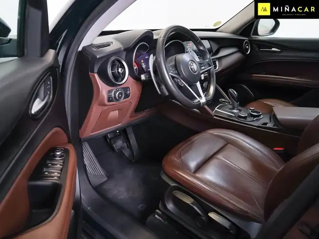 Alfa Romeo Stelvio view 14