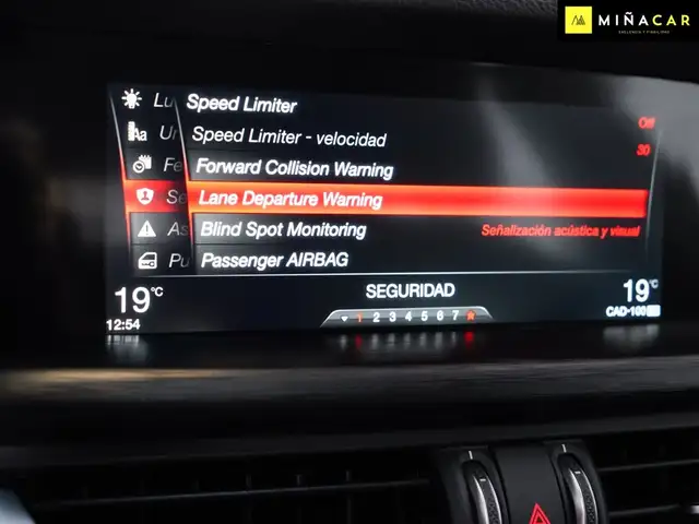 Alfa Romeo Stelvio view 11