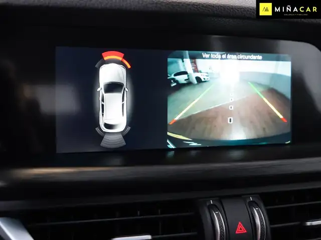 Alfa Romeo Stelvio view 12