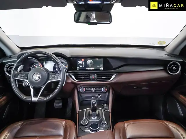 Alfa Romeo Stelvio view 5