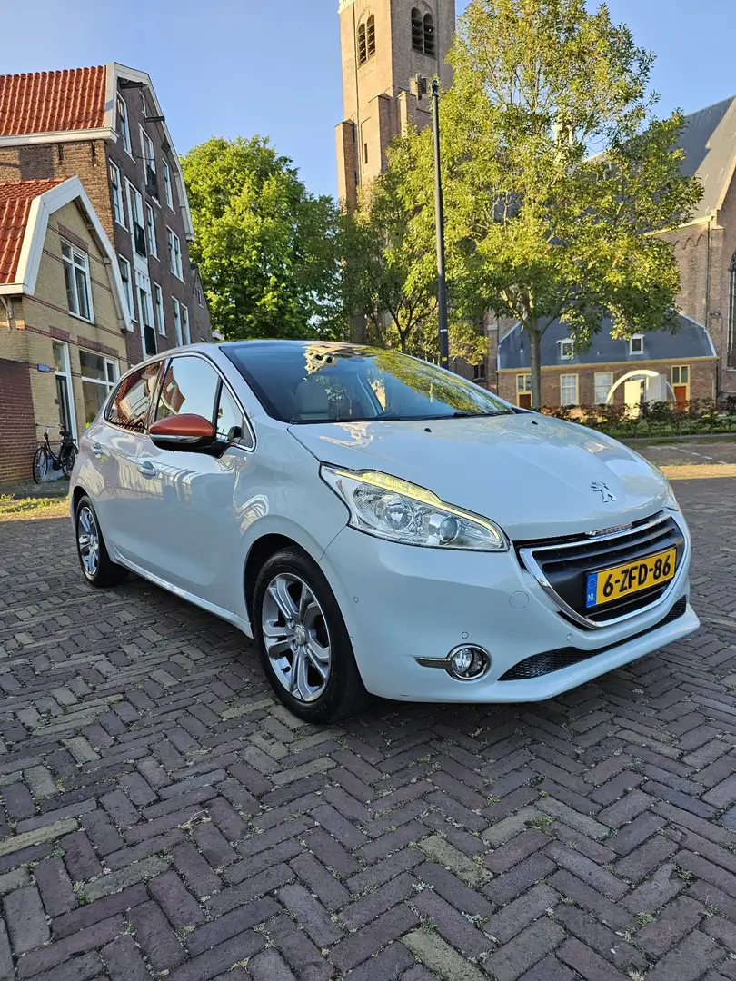 Peugeot 208 1.2 PT Roland Garros Wit - 1
