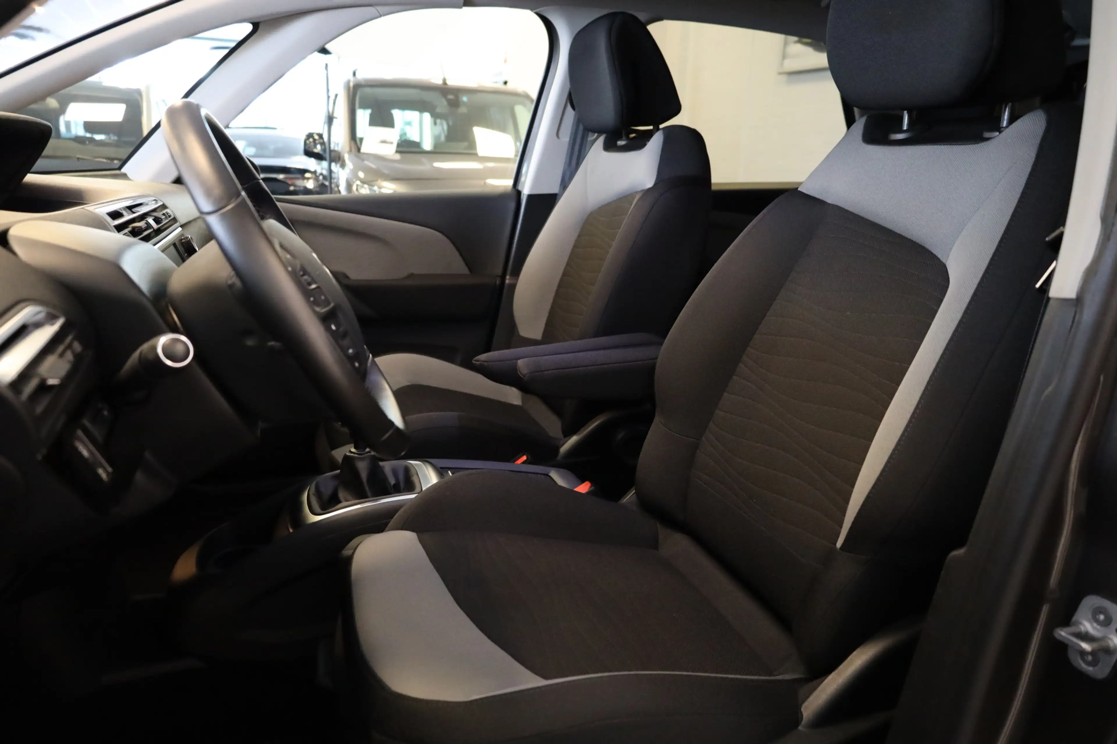 Citroen C4 Picasso PT 130 Intensive Trekhaak | Navi | Sensoren V+A+Ca — photo 27