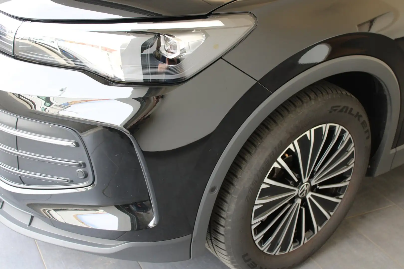 Volkswagen Tiguan Life TDI DSG Schwarz - 2