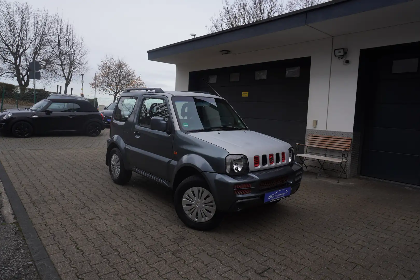 Suzuki Jimny Jimny 1.3 Club 4WD+SERVO+ZV+AHK+1.Hand+Org.122.Tkm Grau - 1