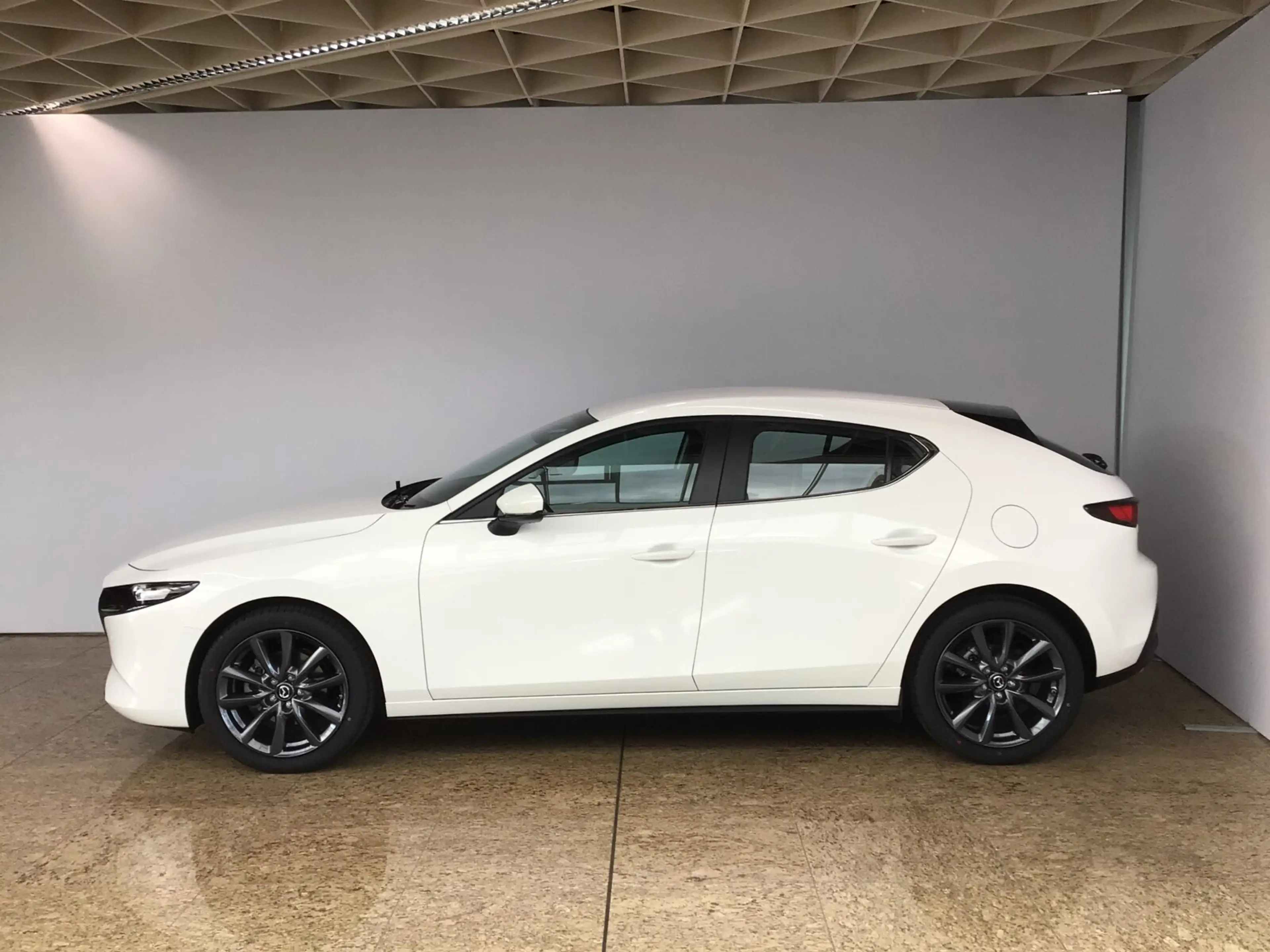 Mazda 3 3 2,5-Liter e-Skyactiv G 140 Centre-Line (EURO 6e) — photo 2
