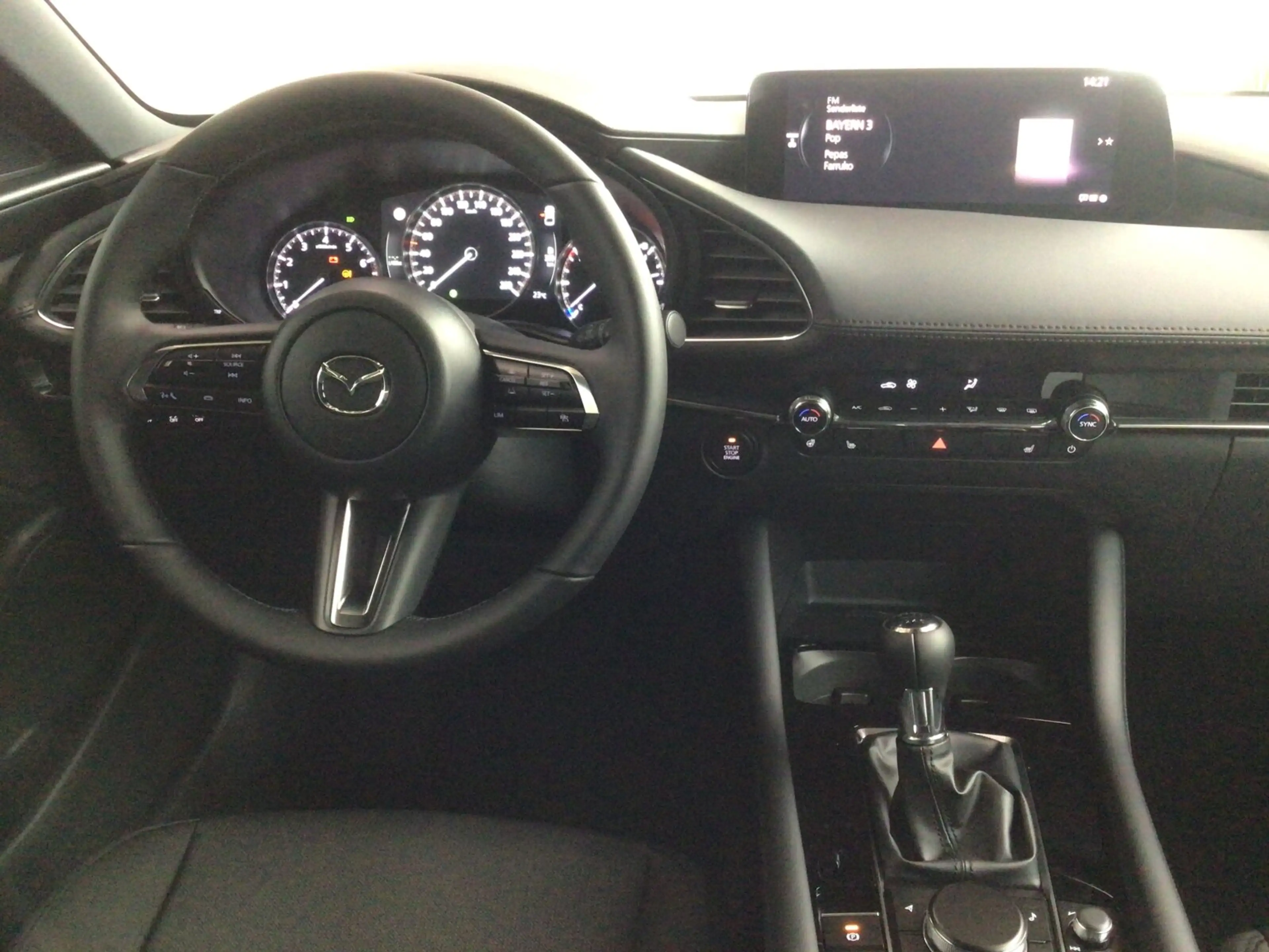 Mazda 3 3 2,5-Liter e-Skyactiv G 140 Centre-Line (EURO 6e) — photo 6