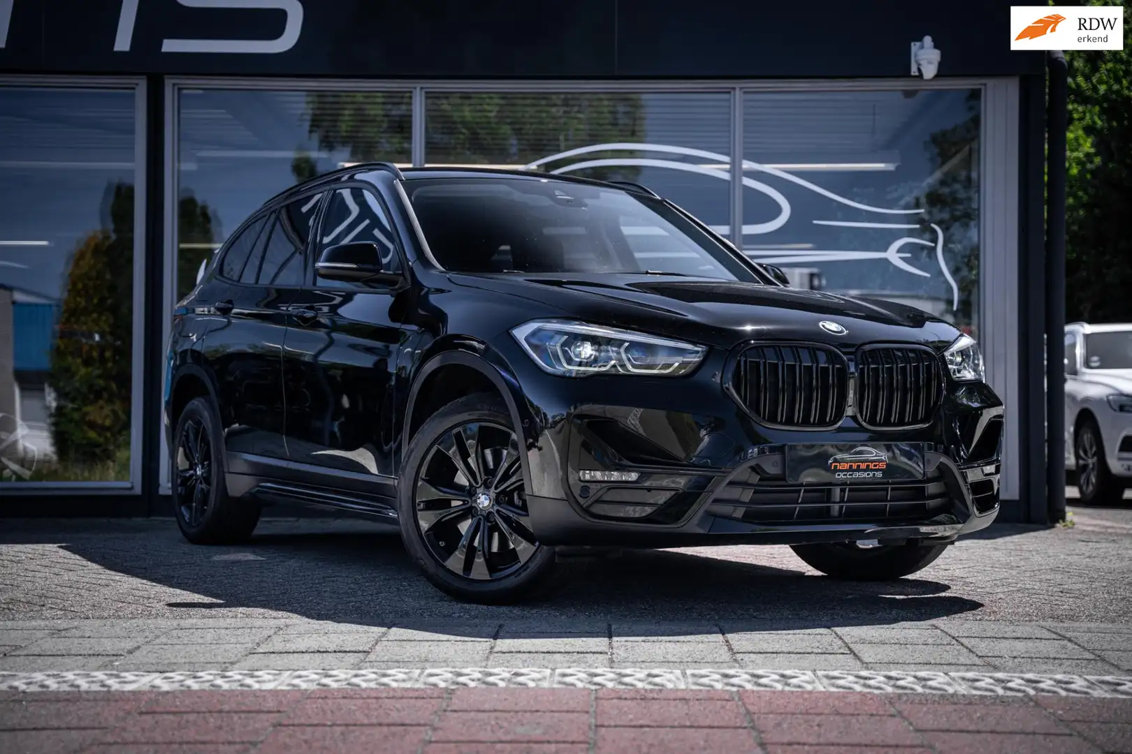 BMW X1 SDrive20i High Executive|Black on Black|HUD|LED|Am Zwart - 1