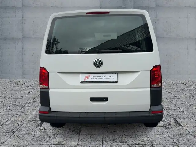 Volkswagen Transporter view 5