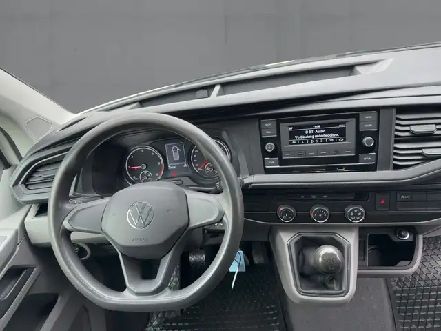Volkswagen Transporter view 9