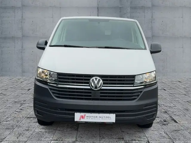 Volkswagen Transporter view 3