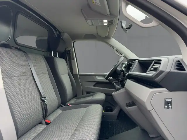 Volkswagen Transporter view 12