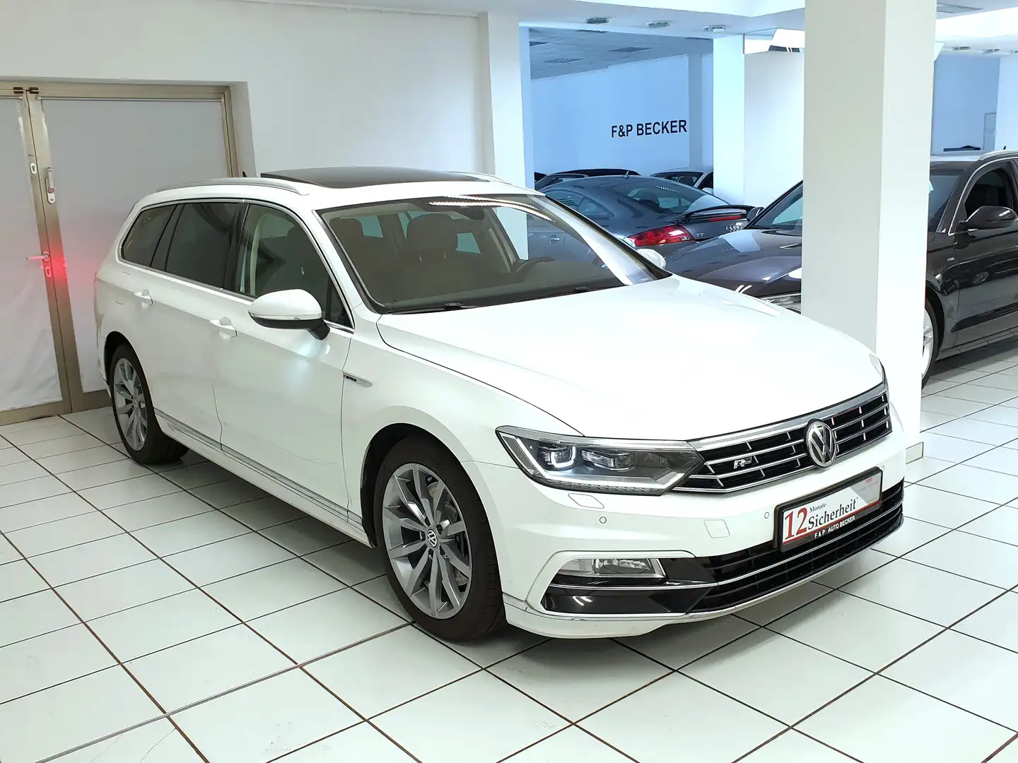 Volkswagen Passat Variant 2.0 TDI 4Motion DSG R Line 1.Hand Scheckheft Weiß - 2
