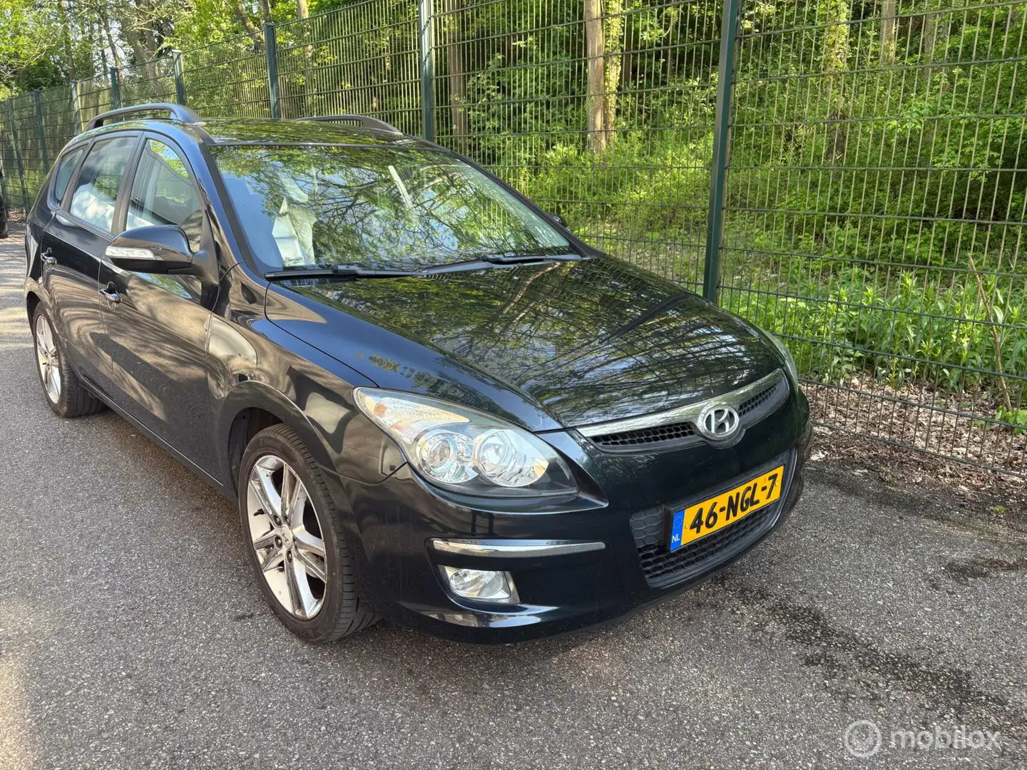 Hyundai i30 CW 1.6i i-Catcher Zwart - 1