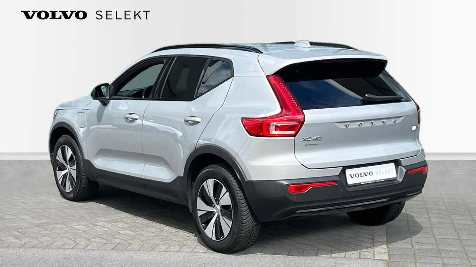 Volvo XC40 Plus Dark | T4 plug-in hybrid | Microtech Charocal Zilver - 2