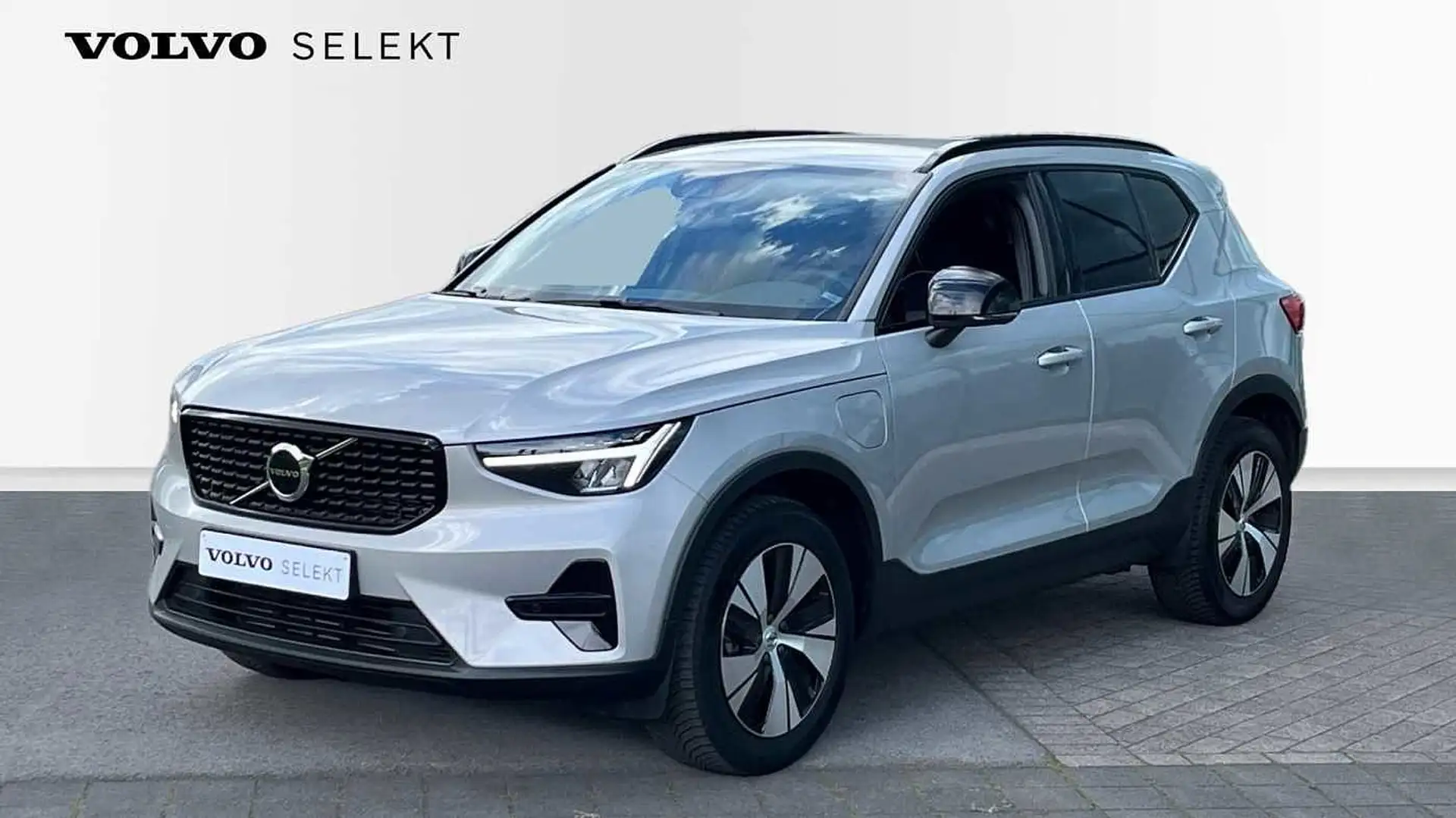Volvo XC40 Plus Dark | T4 plug-in hybrid | Microtech Charocal Zilver - 1