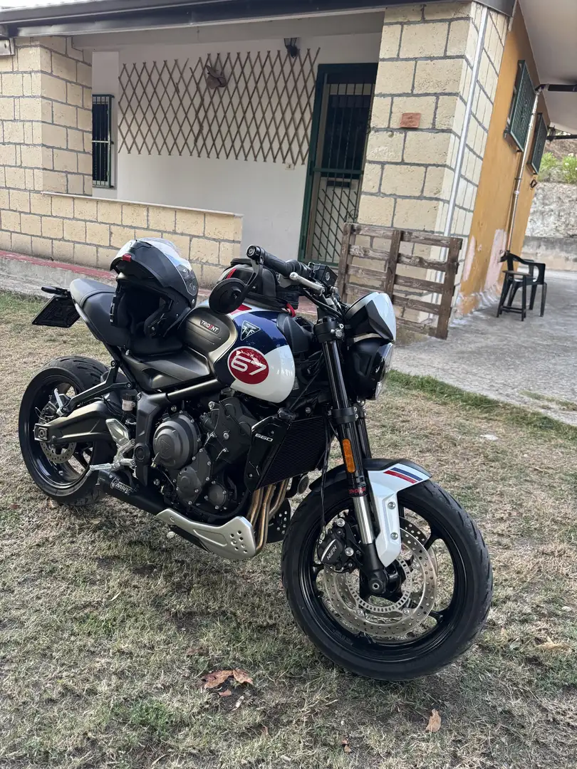 Triumph Trident 660 triple tribute - 1