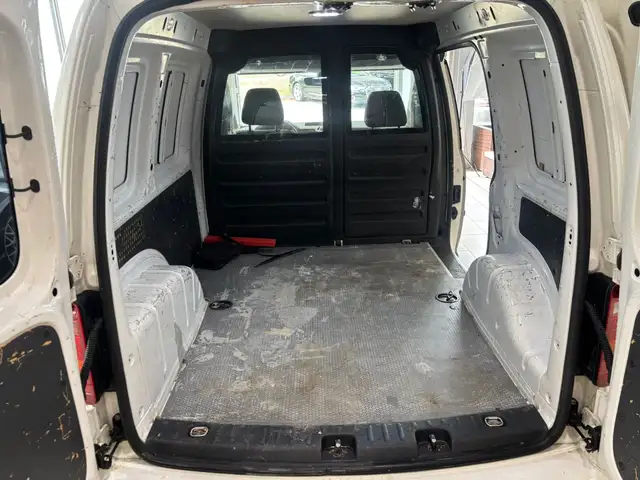 Volkswagen Caddy view 9