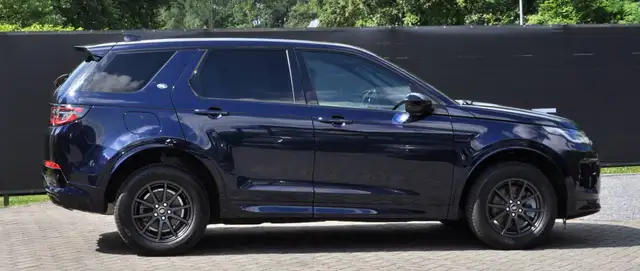 Land Rover Discovery Sport view 2