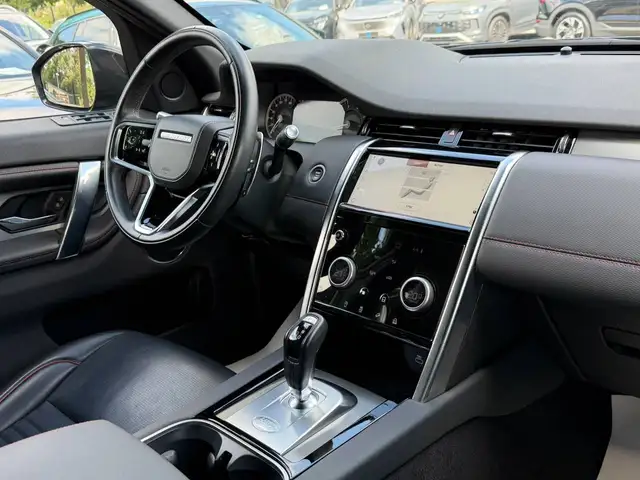 Land Rover Discovery Sport view 5