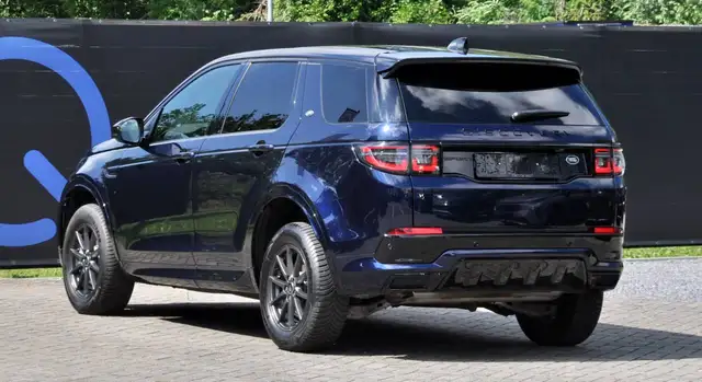 Land Rover Discovery Sport view 3