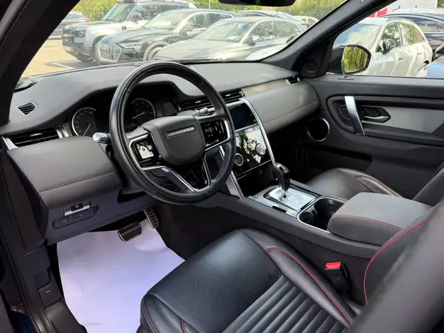 Land Rover Discovery Sport view 4
