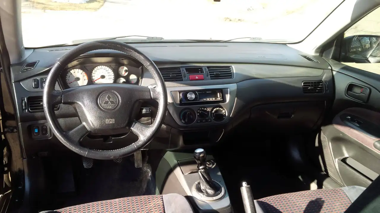 Mitsubishi Lancer снимка Mitsubishi Lancer